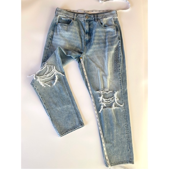 American Eagle | Ripped Mom Jean Distressed Size 12 Regular - Picture 6 of 14